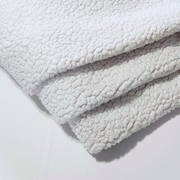 PINK Victoria's Secret Festive Red Blanket, NWOT,  Like New, - Picture 5 of 7